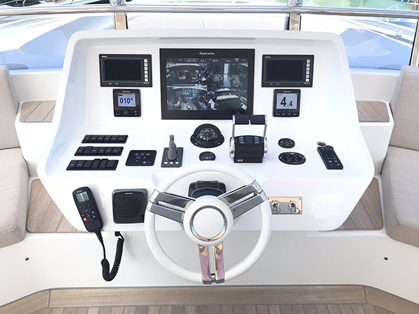 ELECTRONIC CONTROLS FOR PLEASURE CRAFT